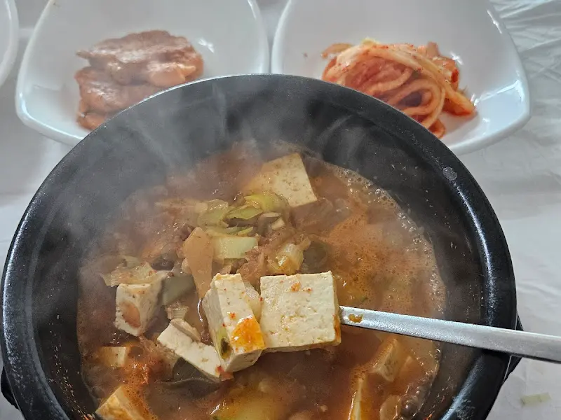 보리밥 정식과 된장찌개