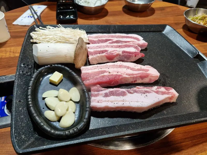 불판에 올려진 고기