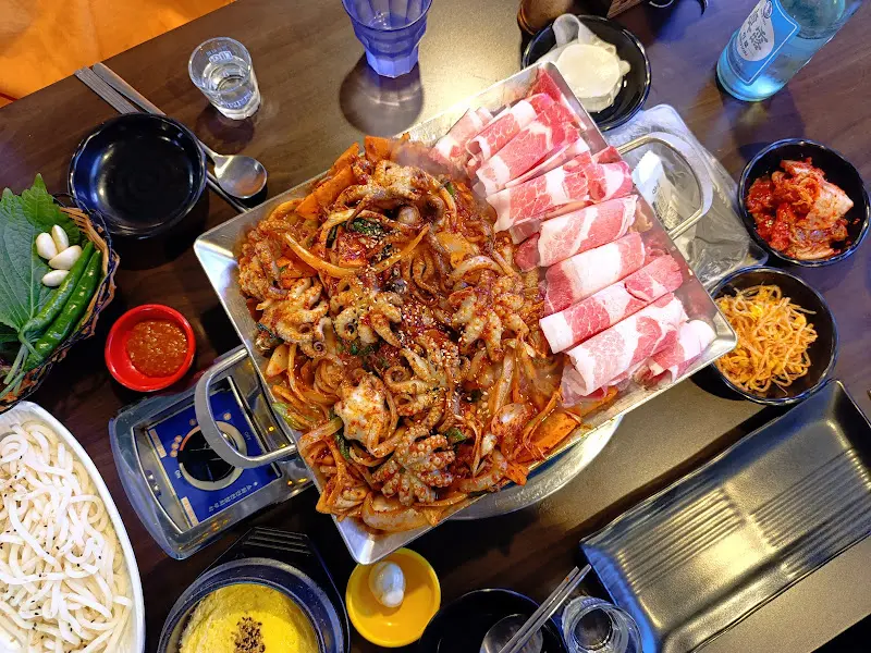 쭈꾸미 대패 삼겹살 한 상 차림