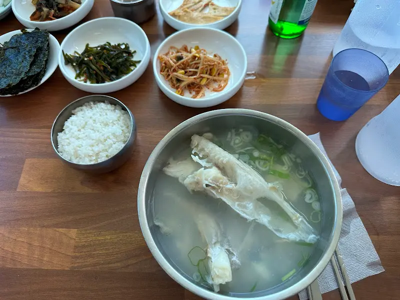 뽀얀 국물과 푸짐한 대구 살