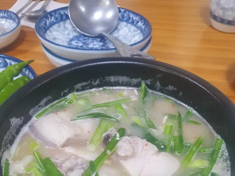 돼지국밥 근접샷