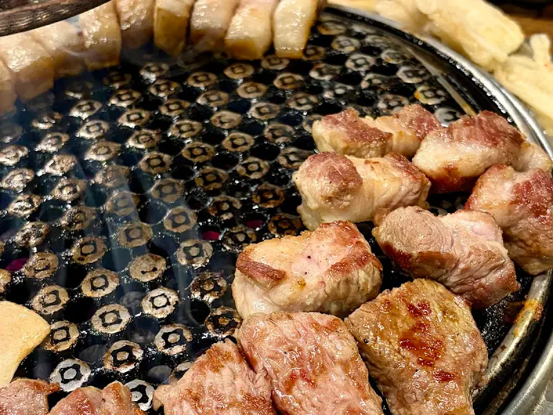 노릇하게 익은 흑돼지