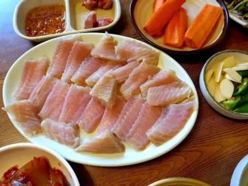 코를 찌르는 유혹, 톡 쏘는 과학! 서울에서 만난 홍어 맛집의 짜릿한 미식 실험