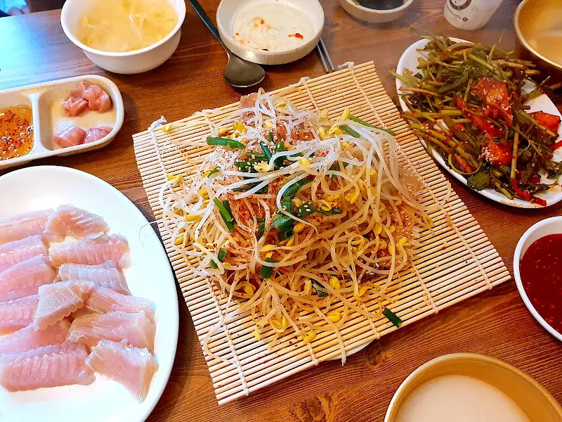 푸짐한 홍어 한 상 차림