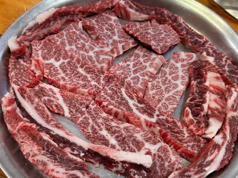 마블링이 살아있는 연춘참숯석쇠구이 갈비살