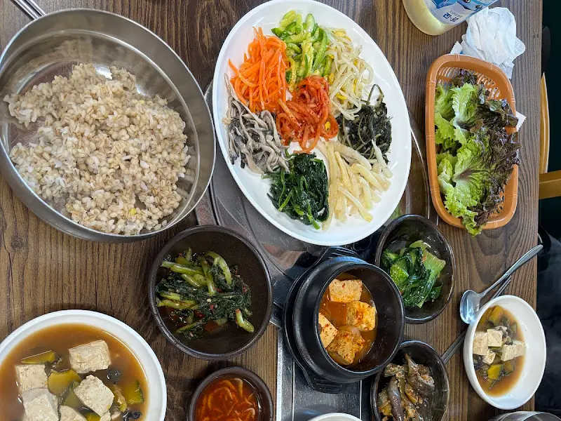 푸짐한 보리밥 한 상 차림