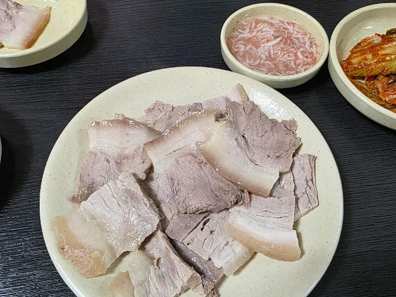 수육 한 상 차림