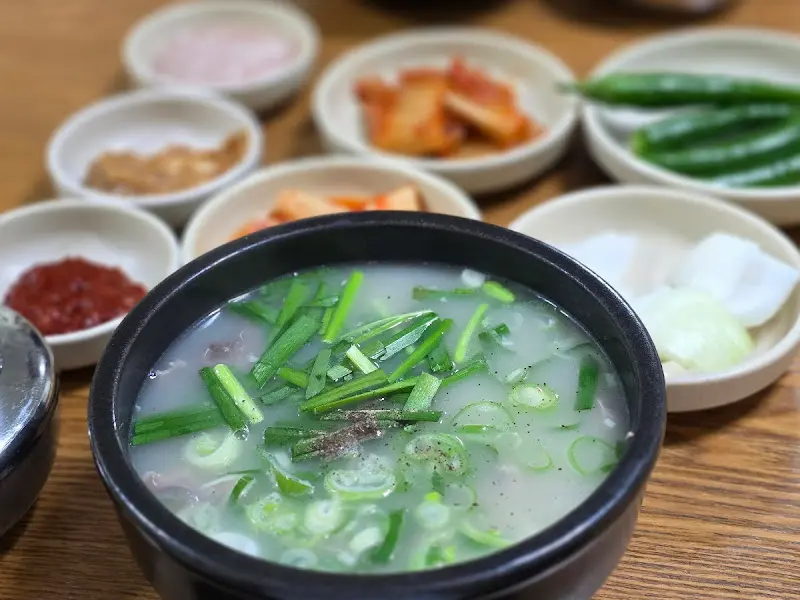 돼지국밥 한 상 차림