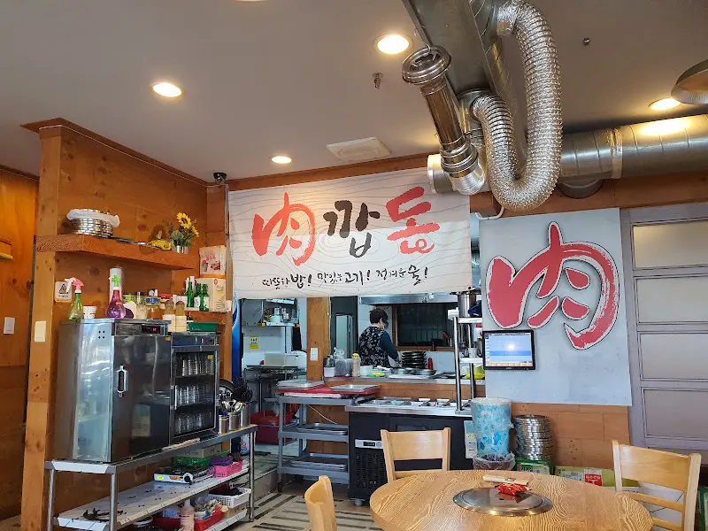 육갑돈 내부 모습