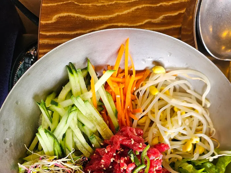 황홀한 비주얼의 육회비빔밥