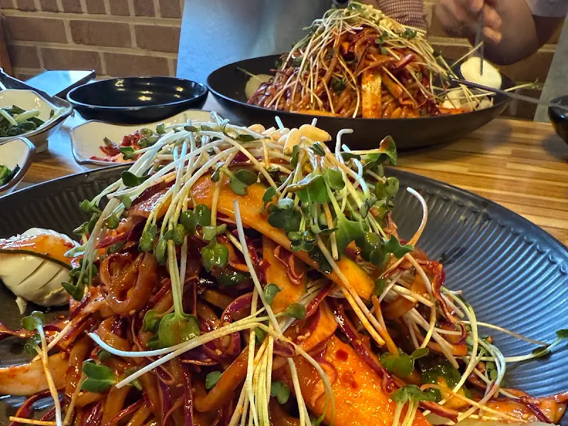 푸짐한 쟁반국수