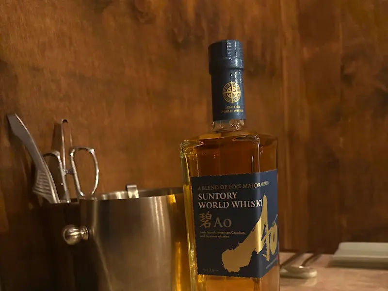 테이블에 놓인 술병