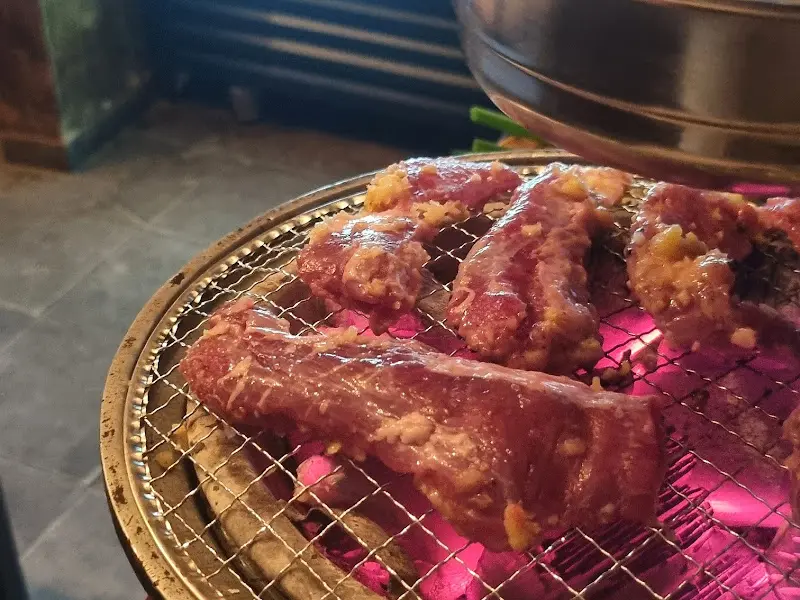 화로에 구워지는 갈매기살