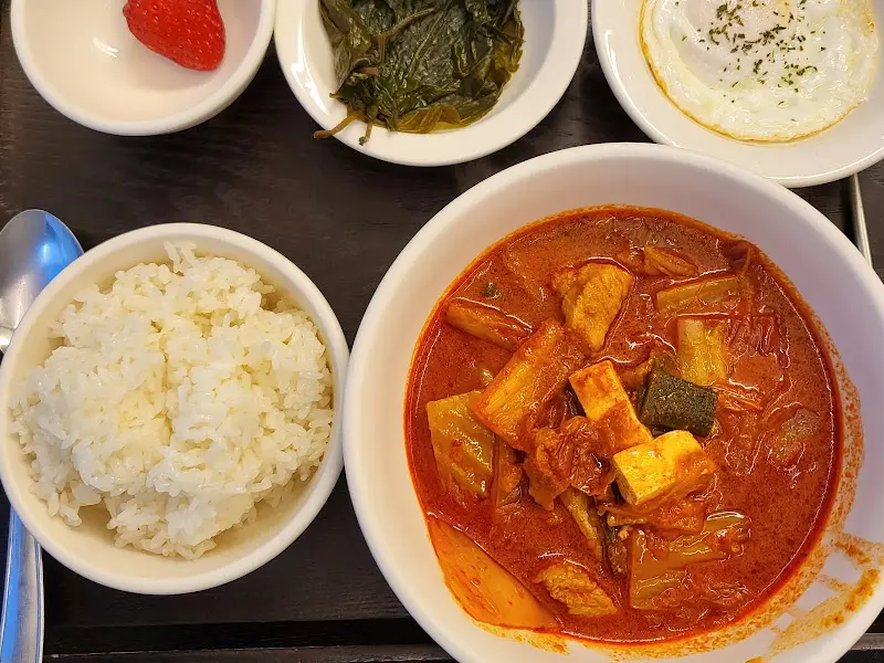 김치찌개 정식 한 상 차림