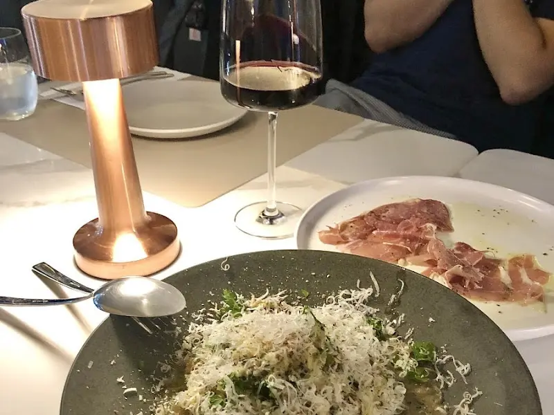 트러플 셰이지 버터 파파르델레와 하몽