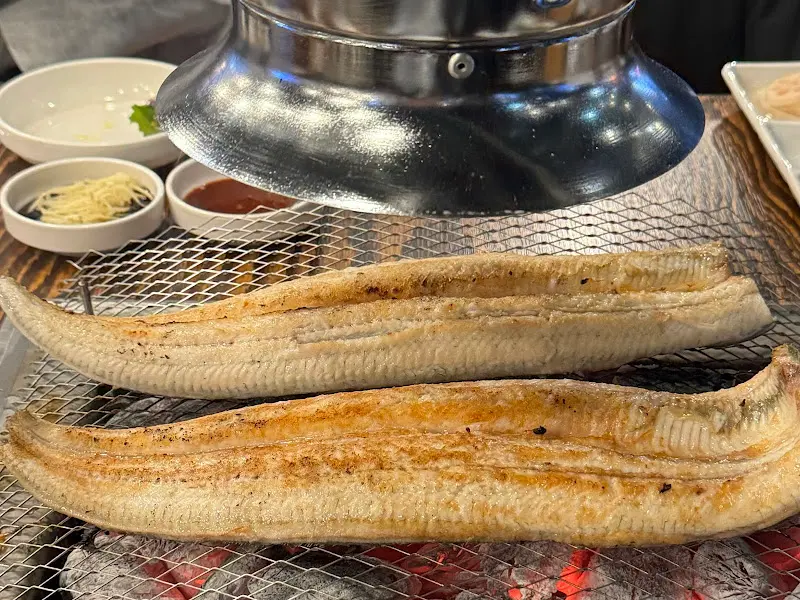 노릇노릇 구워진 장어