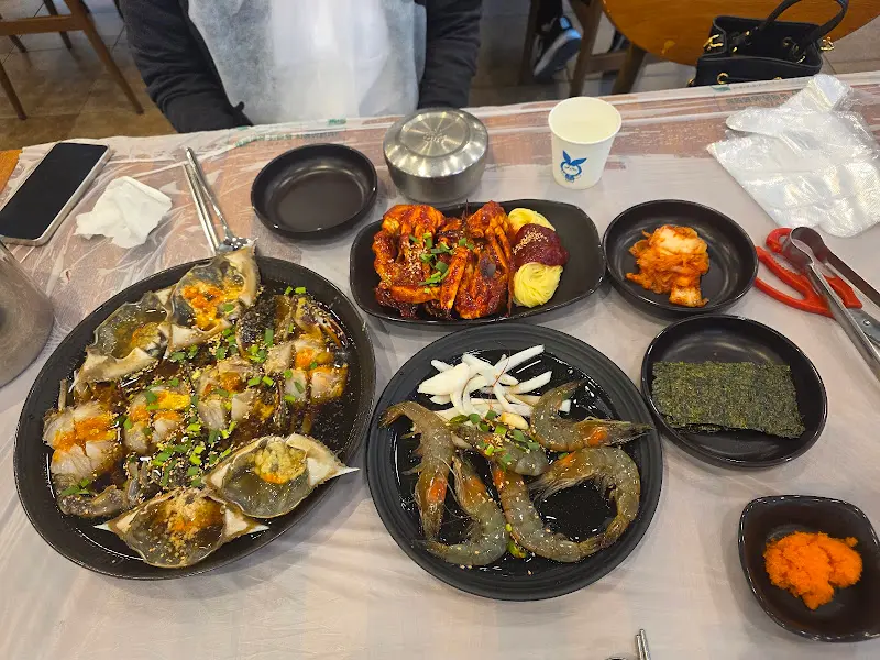 푸짐하게 차려진 한 상