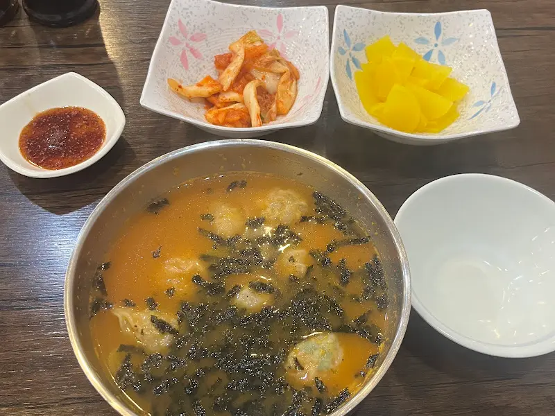 만두국과 곁들임