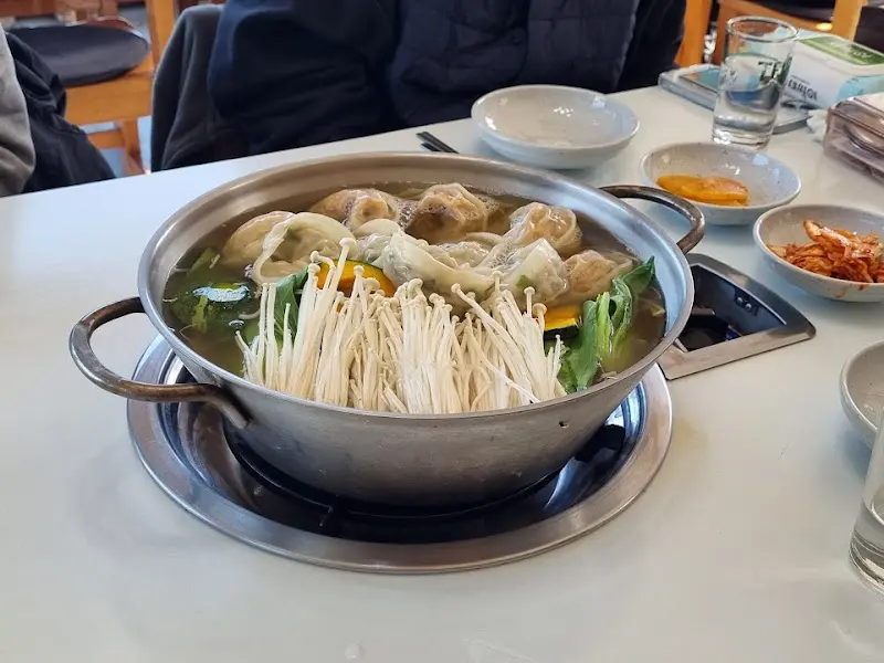 만두전골의 푸짐한 비주얼