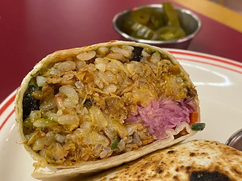 치킨 부리또 단면