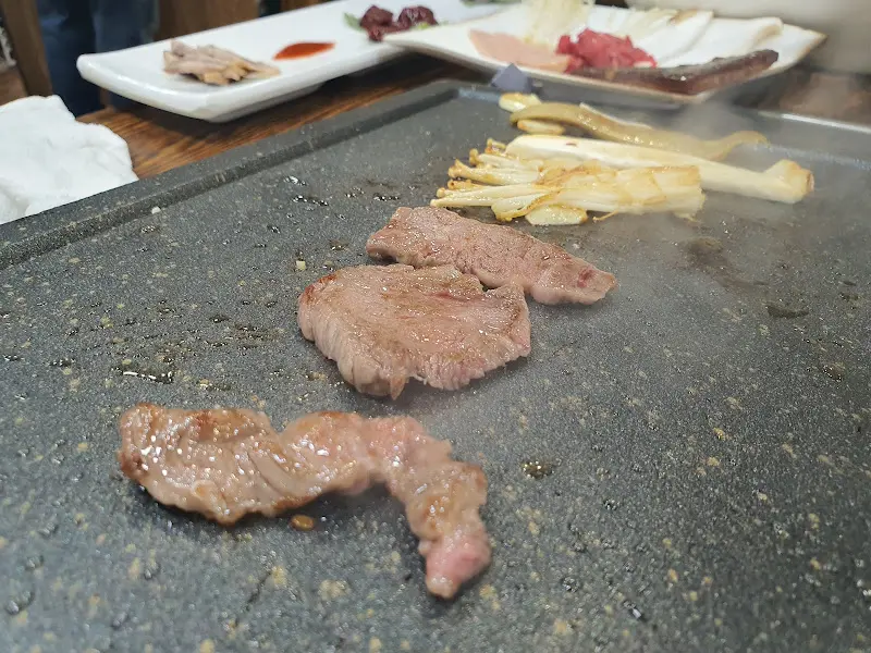 소고기 굽는 모습