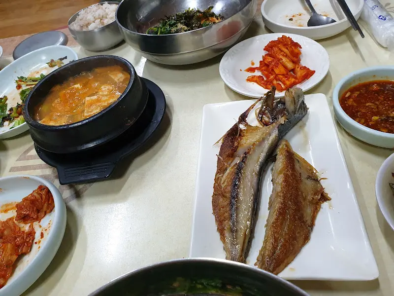 청국장과 다양한 밑반찬