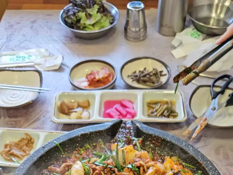 맛있게 익어가는 오리 불고기