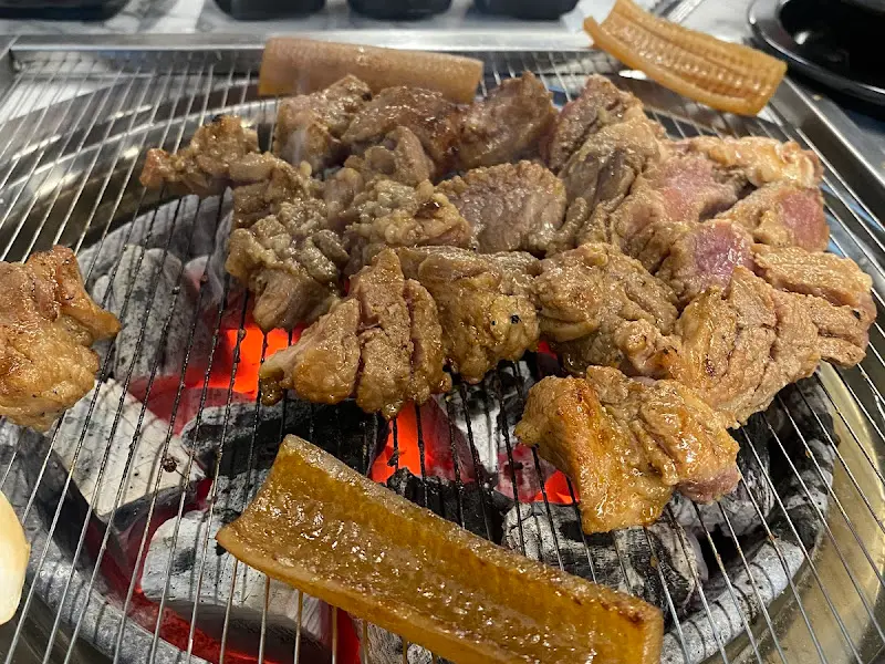 숯불갈비 구워지는 모습