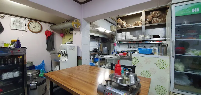 철이네 영양탕 내부