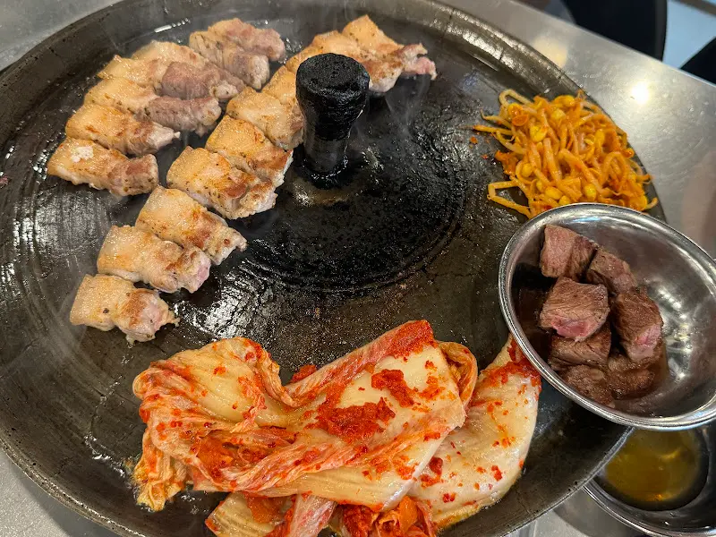 노릇하게 구워진 삼겹살