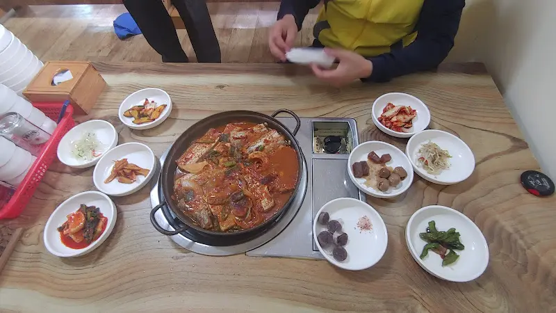 육회비빔밥과 밑반찬