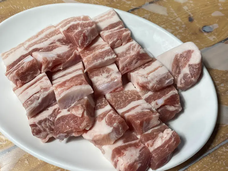 두툼한 한방생삼겹