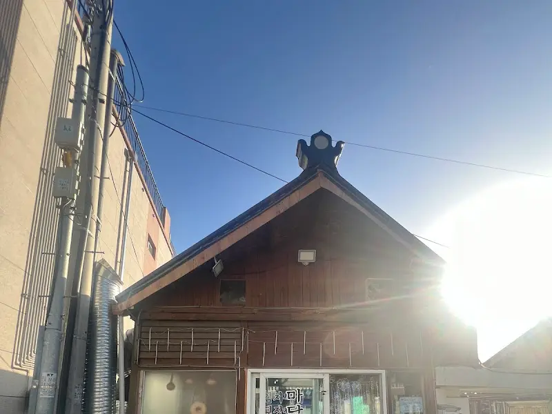 마당넓은집 외관