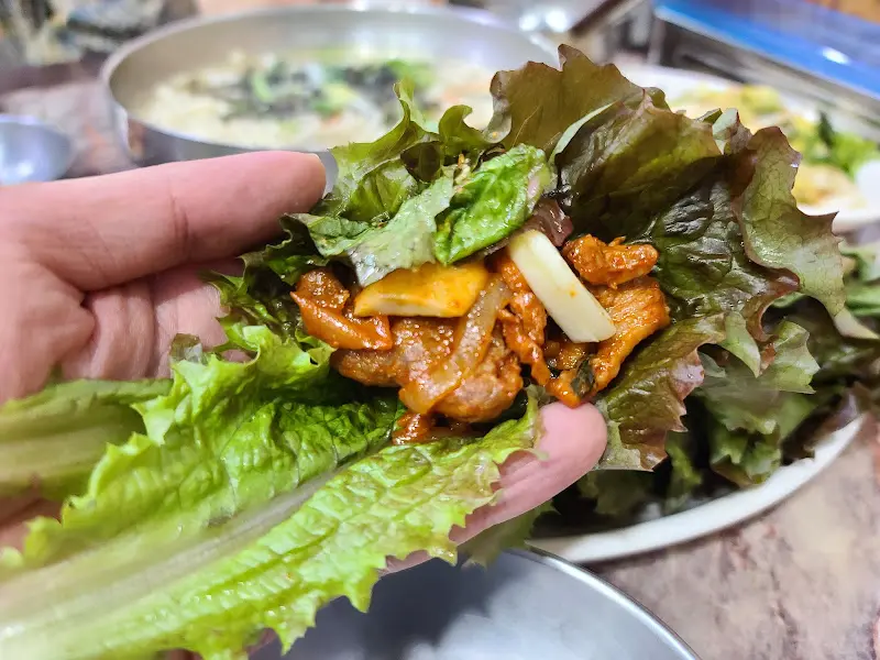 상추쌈에 싸 먹는 오리 불고기