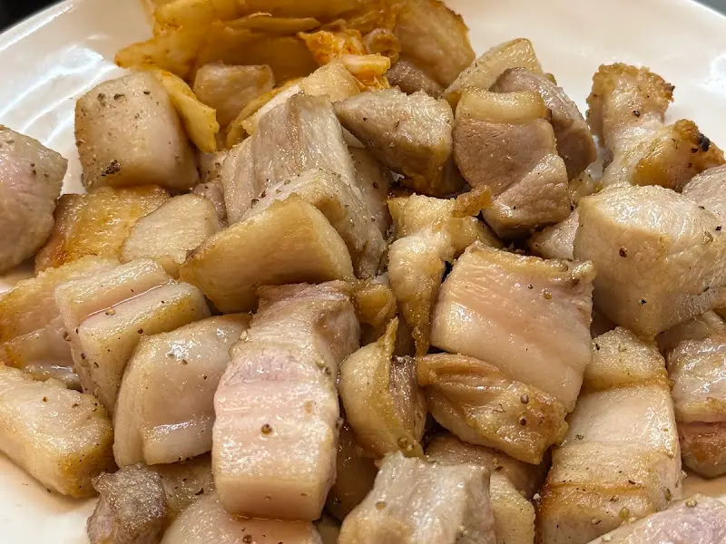 잘 구워진 돼지고기