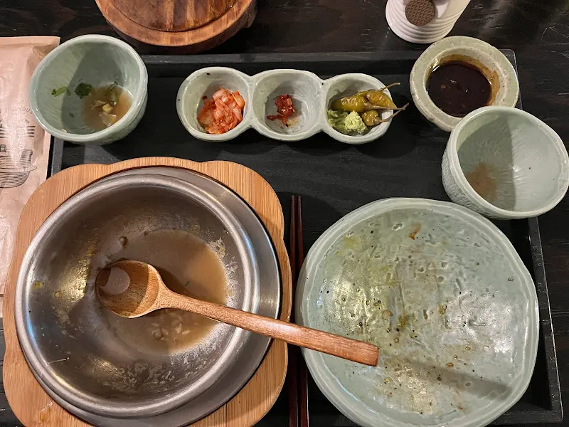 식사를 마친 후의 흔적