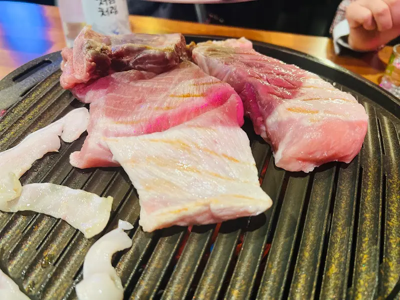 육즙이 살아있는 흑돼지