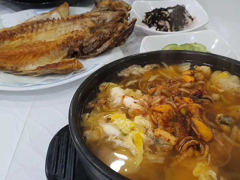 굴이 듬뿍 들어간 해물탕