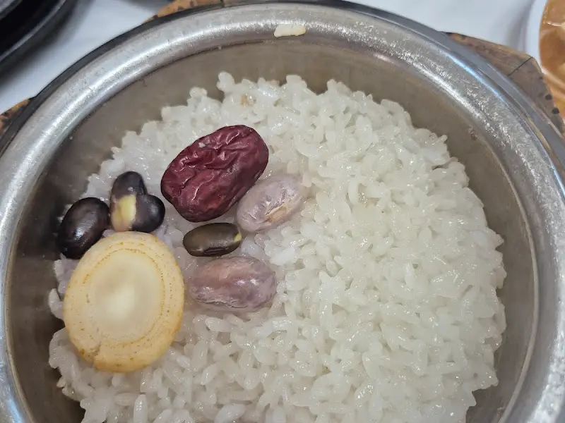 윤기가 흐르는 밥