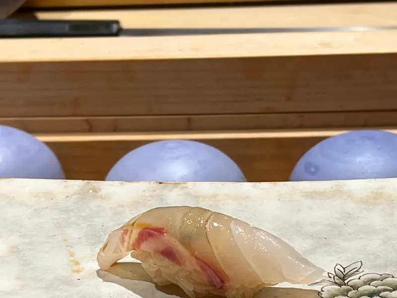 투명한 광택이 아름다운 스시