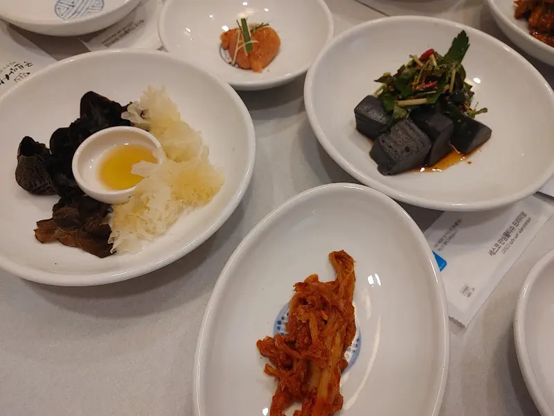 다양한 밑반찬들