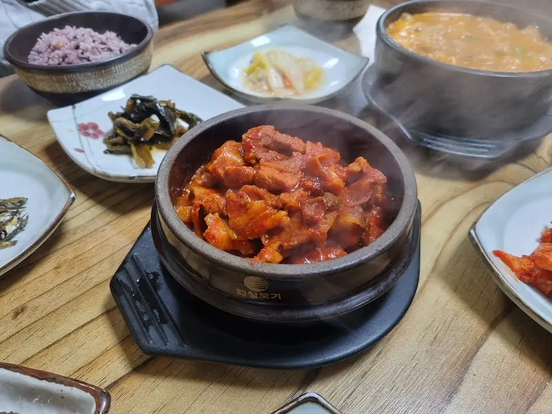 푸짐한 밥상 전체 샷