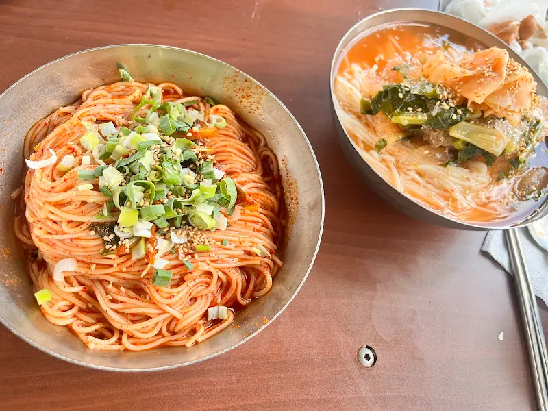 비빔국수와 멸치국수