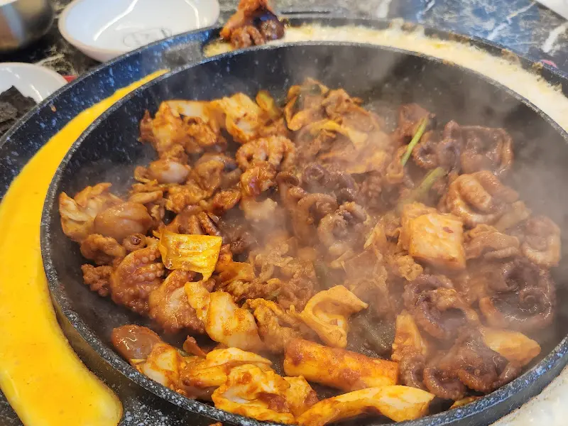 철판 가득 볶아진 쭈꾸미