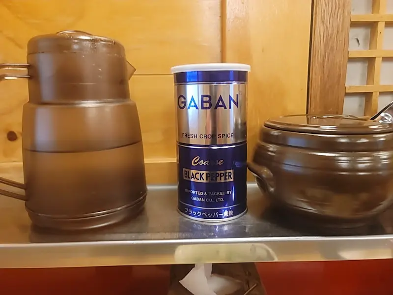 테이블 위 양념통