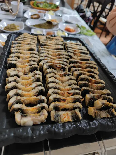 가지런히 놓인 장어