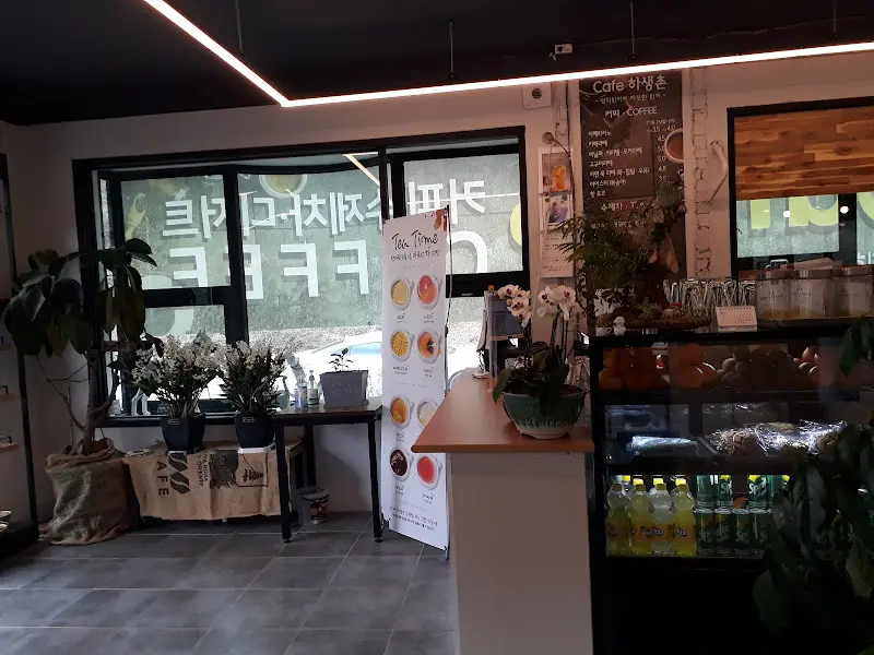 카페 내부 인테리어