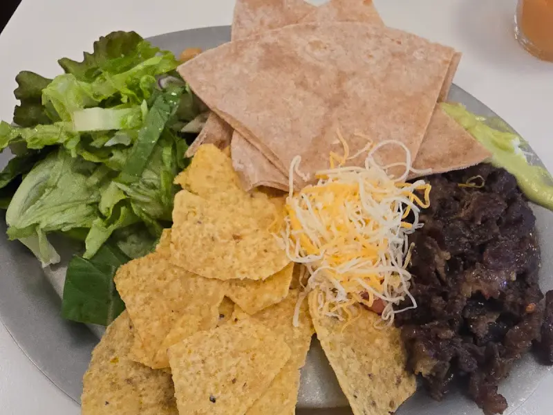 또띠아 칩과 살사 소스