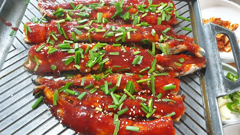 매콤달콤한 양념이 입맛을 돋우는 장어구이