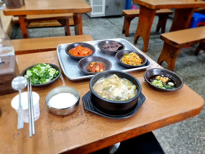 푸짐한 해장국 한 상 차림